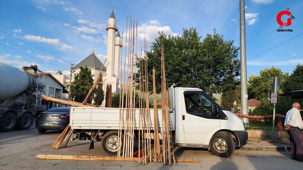 Çivril’de Ceviz Hasadı Mesaisi Başladı: Sırıklar Pazara İndi